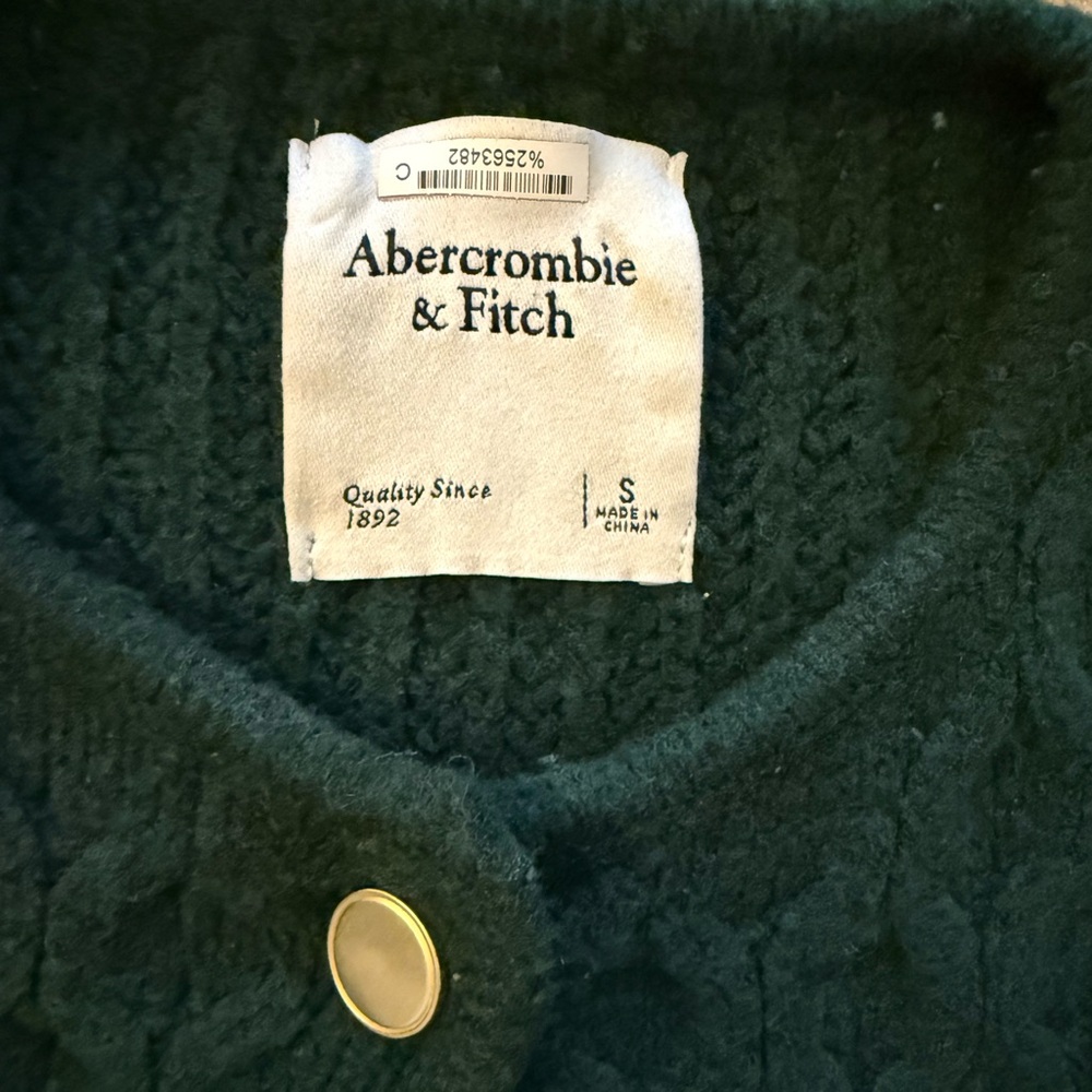 Abercrombie & Fitch Dark Green Cable-Knit Cardigan with Gold Buttons - Picture 2 of 3